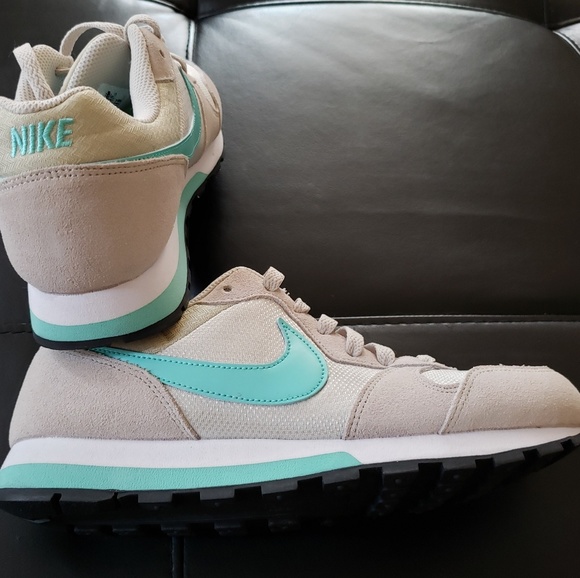 Nike Shoes - Nike MD Runner 2